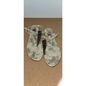 Muk Luks Sandals Ladies Size 8 Gold Tone